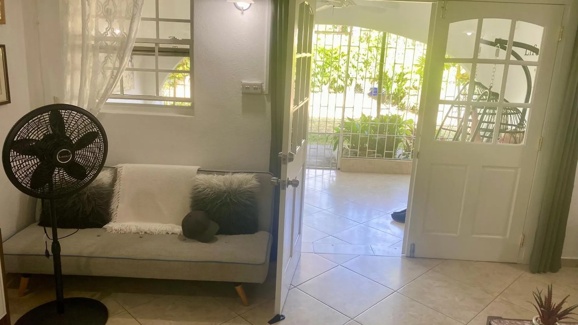 סנט ג'יימס West Coast 1 Bedroom Apartment 66 - Close To Beach  סנט ג'יימס