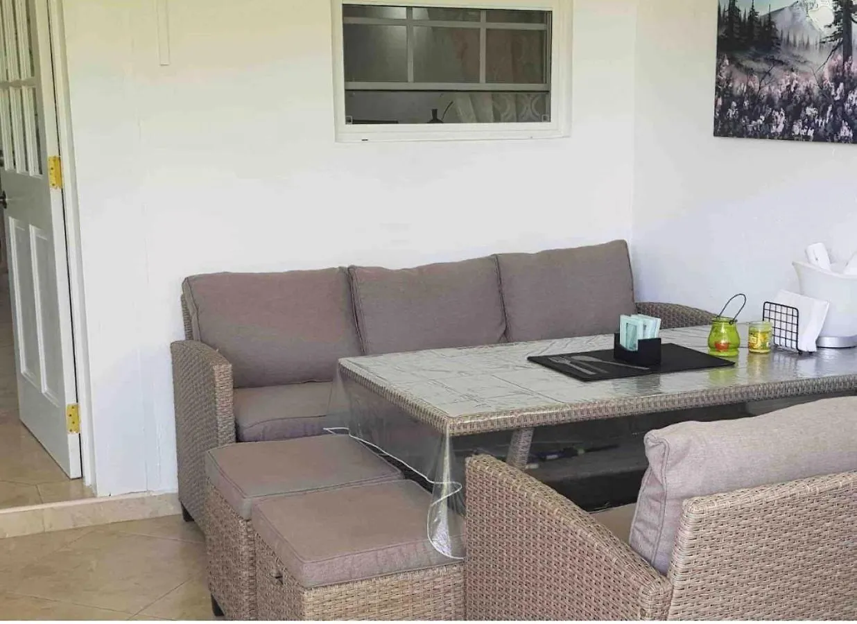 West Coast 1 Bedroom Apartment 66 - Close To Beach 세인트 제임스