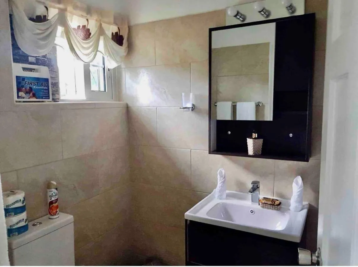 West Coast 1 Bedroom Apartment 66 - Close To Beach 세인트 제임스