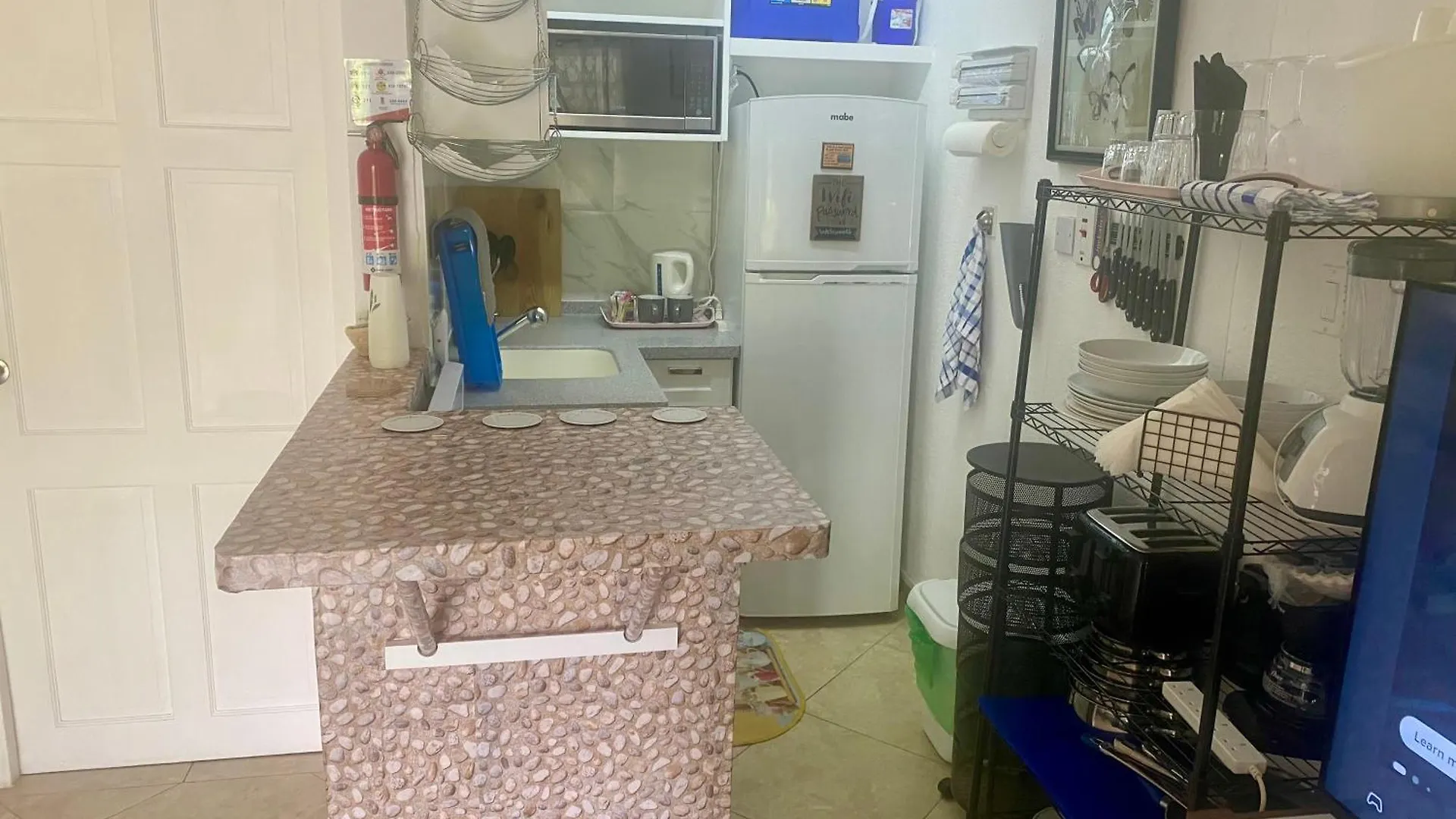 West Coast 1 Bedroom Apartment 66 - Close To Beach 세인트 제임스