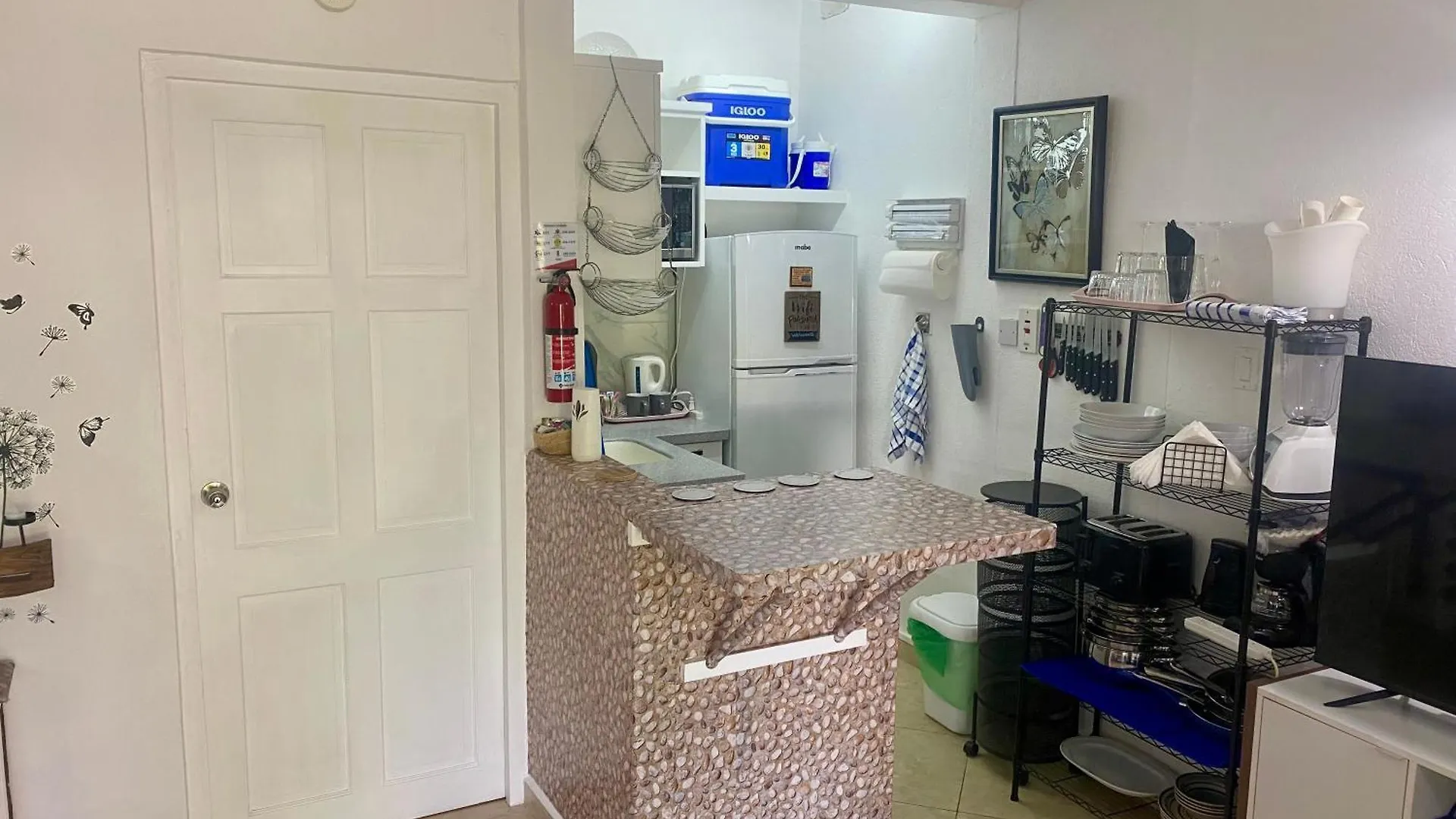 West Coast 1 Bedroom Apartment 66 - Close To Beach 세인트 제임스 바베이도스