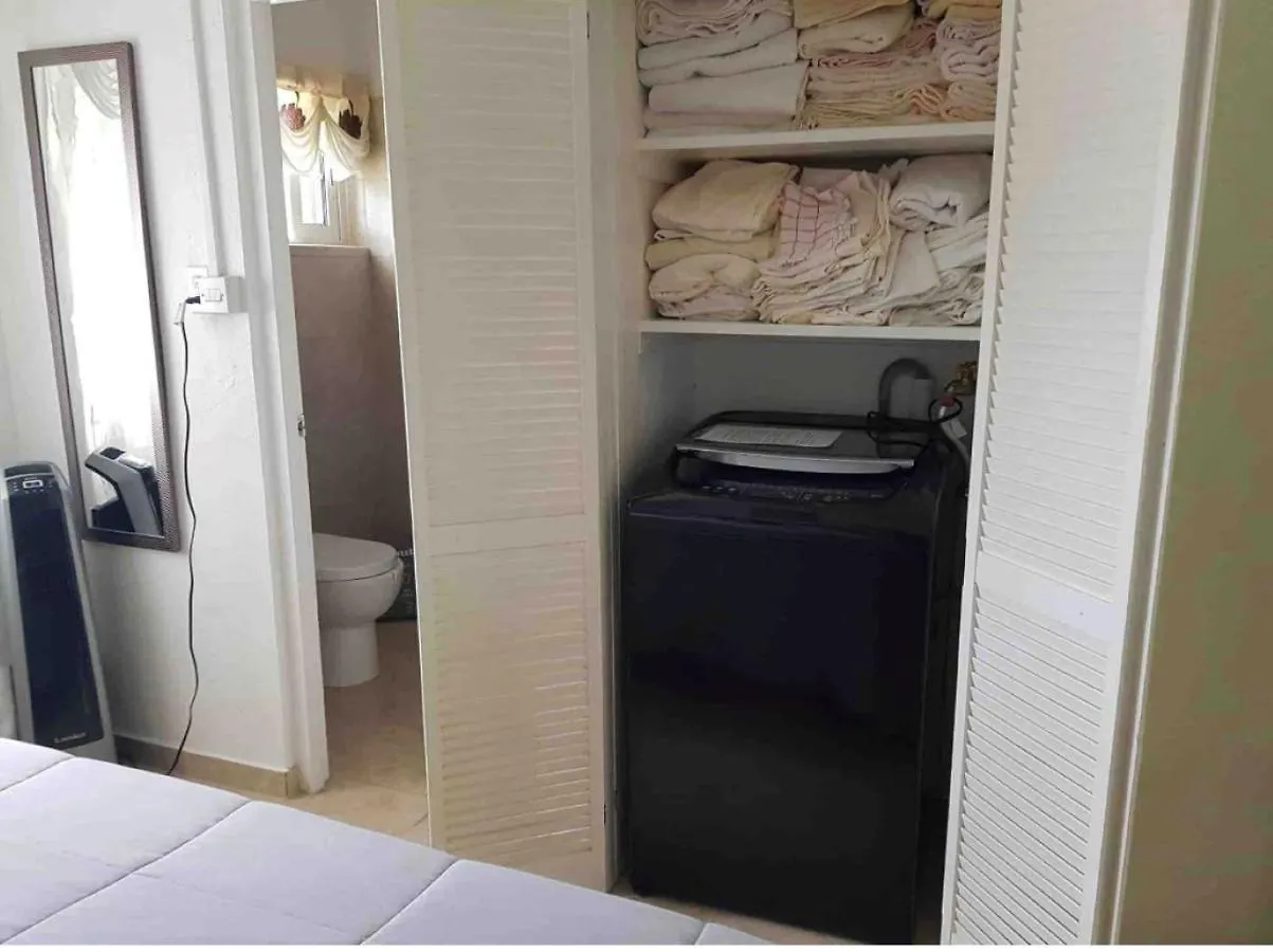 West Coast 1 Bedroom Apartment 66 - Close To Beach 세인트 제임스 바베이도스