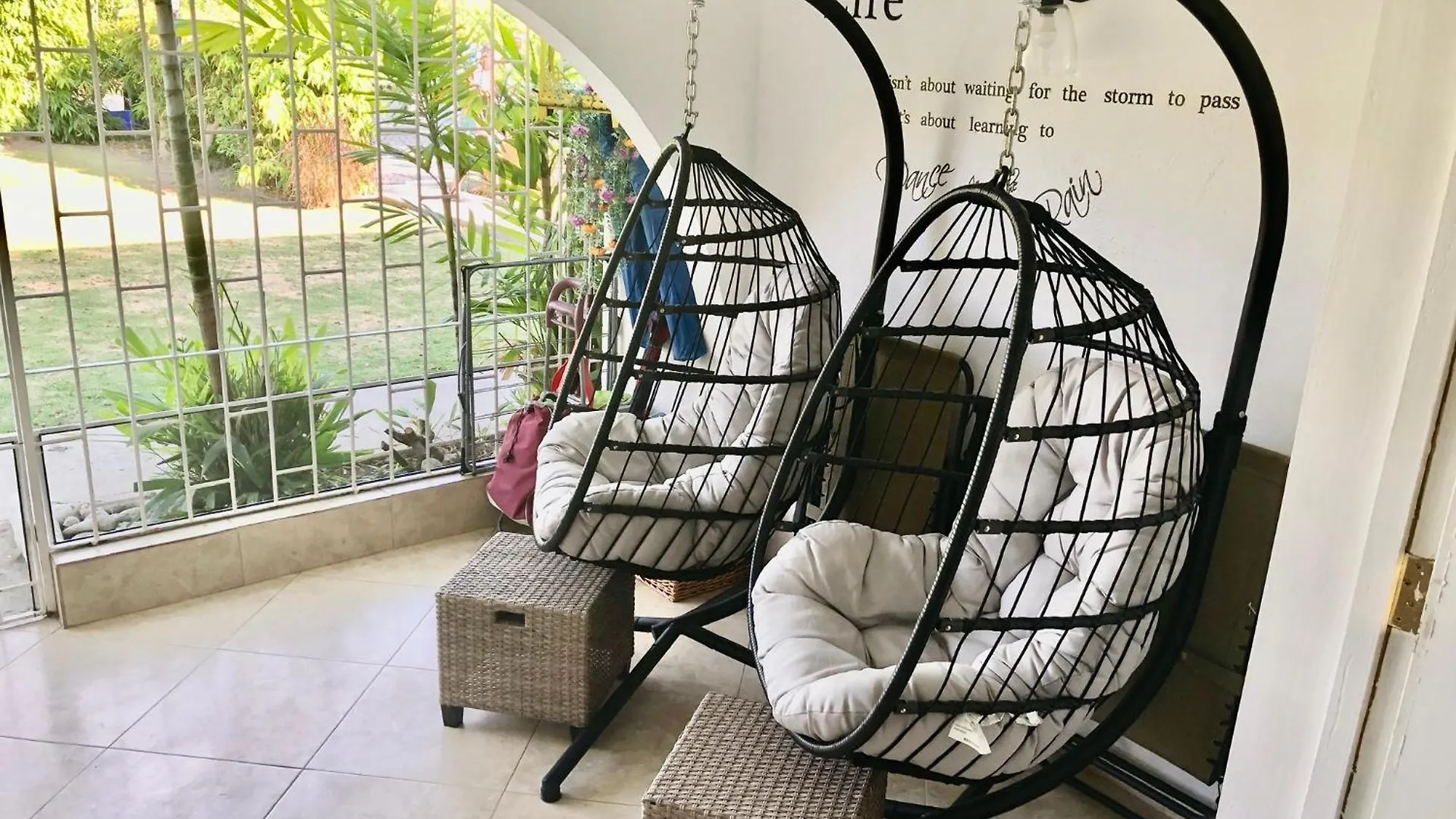 West Coast 1 Bedroom Apartment 66 - Close To Beach 세인트 제임스 0*,