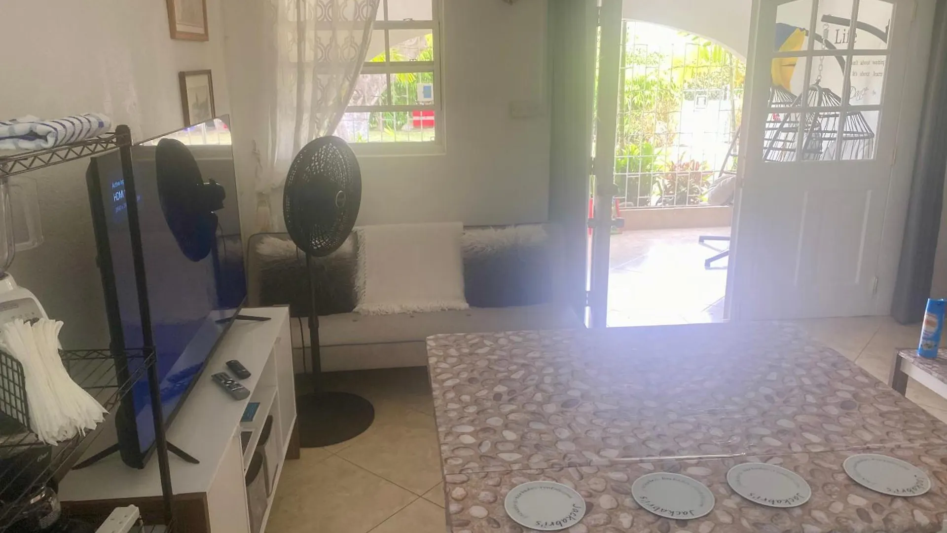 West Coast 1 Bedroom Apartment 66 - Close To Beach 세인트 제임스