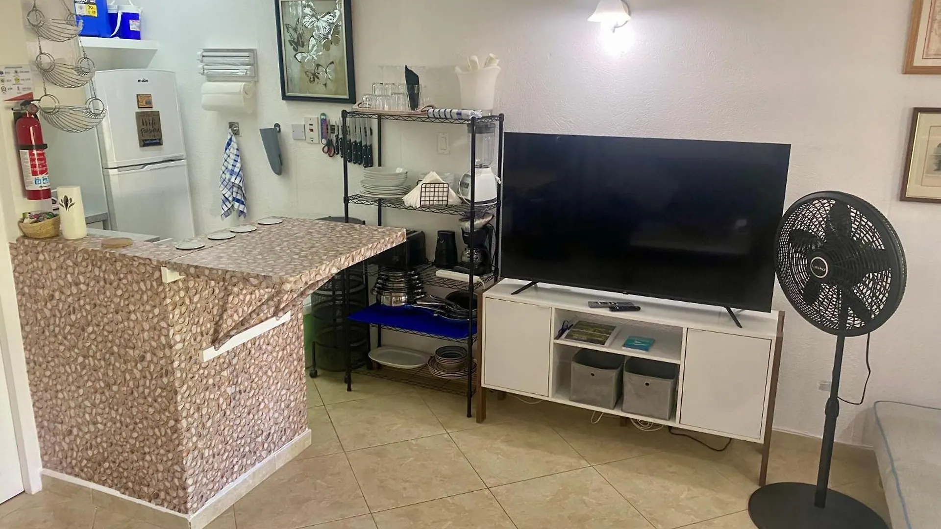 West Coast 1 Bedroom Apartment 66 - Close To Beach 세인트 제임스 바베이도스